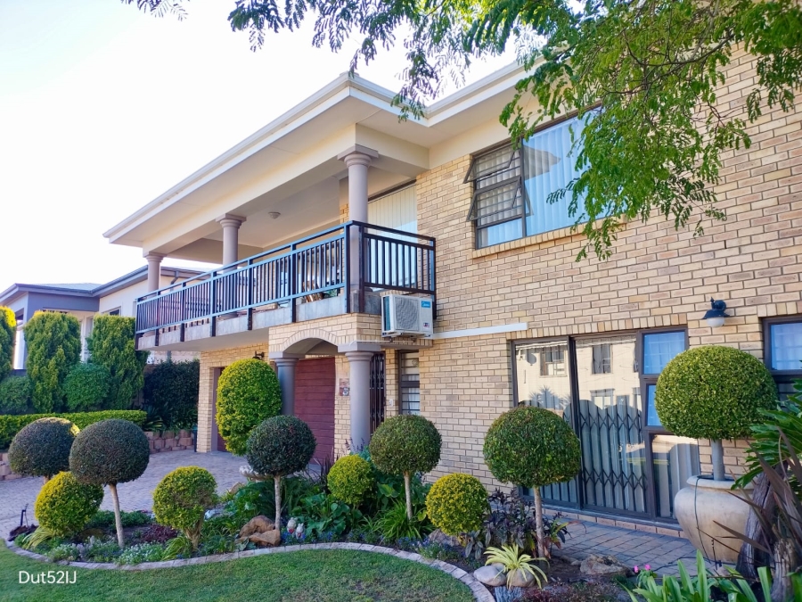 4 Bedroom Property for Sale in Fraaiuitsig Western Cape